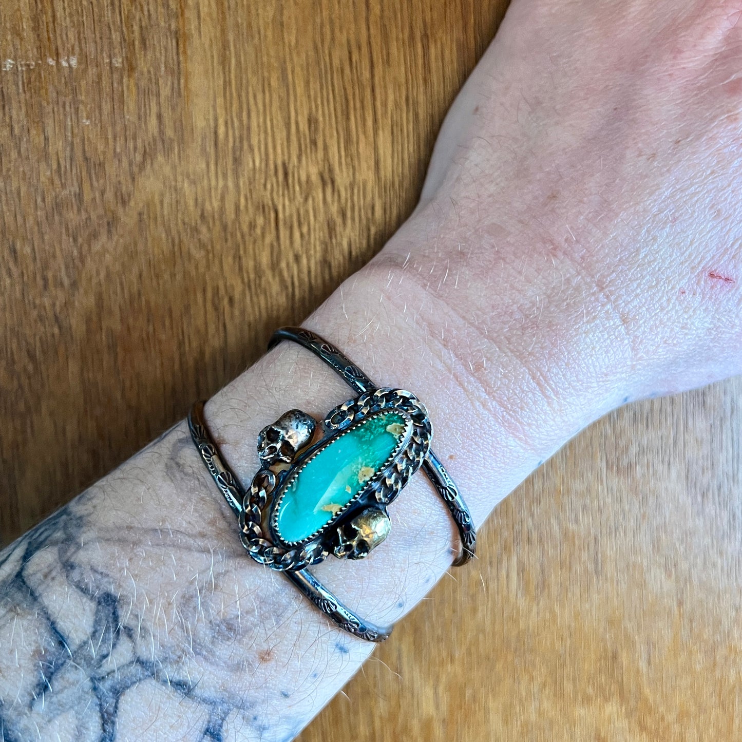 Broken Arrow Variscite and Double Skull Cuff Bracelet with Curb Chain