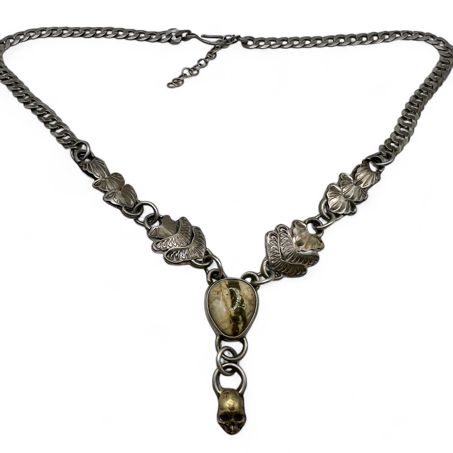 Thick Royston Ribbon Skull Necklace