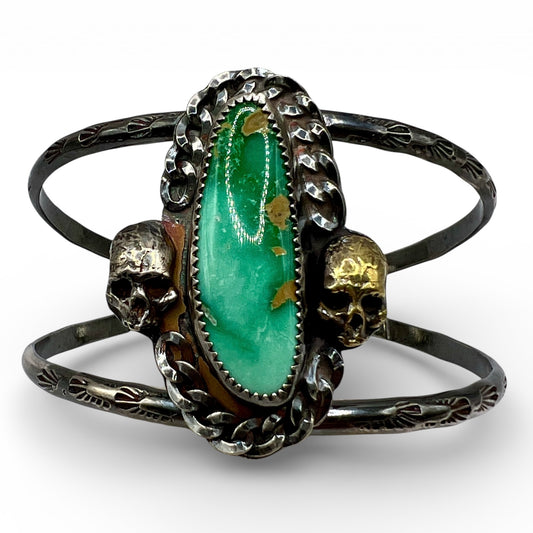 Broken Arrow Variscite and Double Skull Cuff Bracelet with Curb Chain