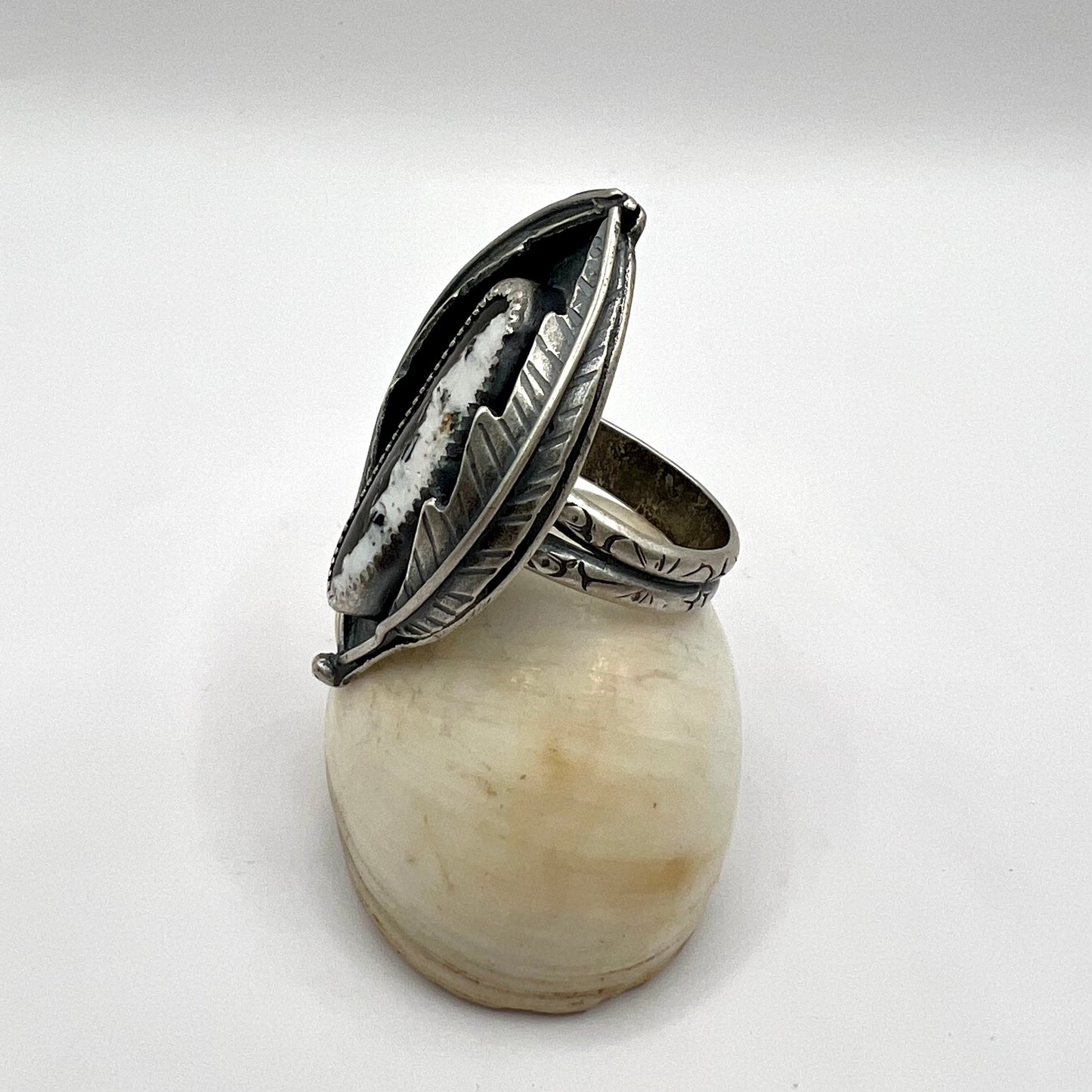 Feather Ring in White Buffalo Turquoise size 9.5